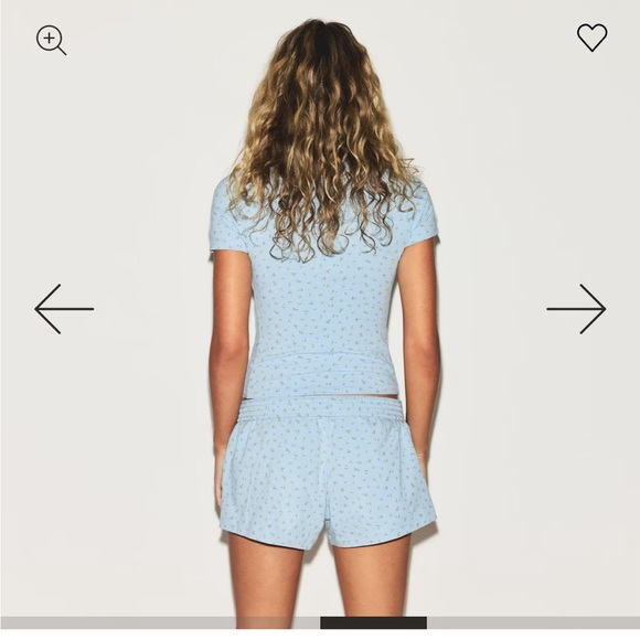 SKIMS NWOT cotton jersey t-shirt powder blue micro floral top shirt size M - Picture 4 of 10